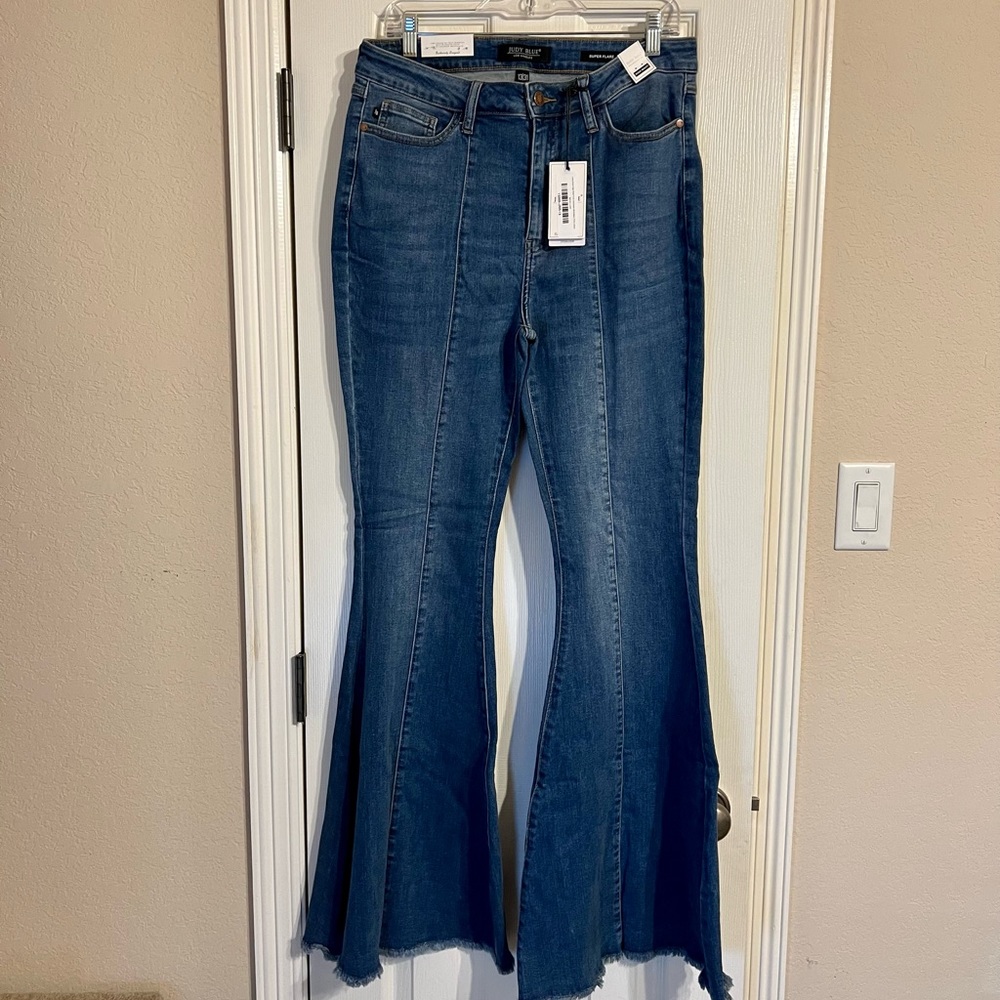 NWT Judy Blue Super Flare Jeans Size 13/31